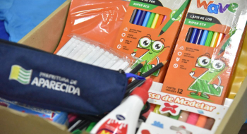 Prefeito Vilela abre ano letivo e entrega materiais escolares e uniformes para mais de 44 mil alunos da rede municipal de Aparecida